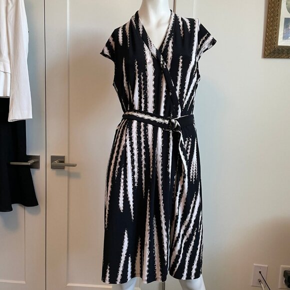 Dana Buchman Cap Slv Faux Wrap Abstract Print Poly Blend Dress Blk Tan Off Wht L - Picture 10 of 10